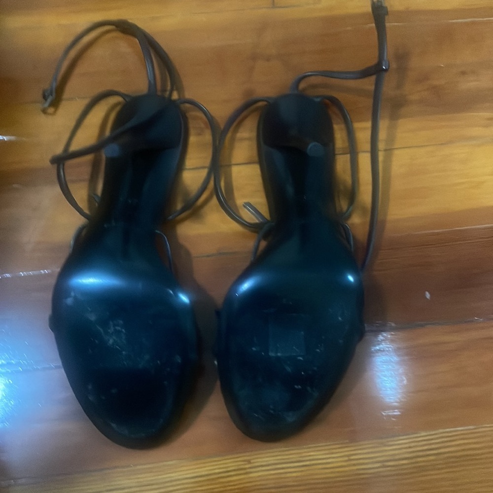 Saint Lauren - Picture 2 of 2